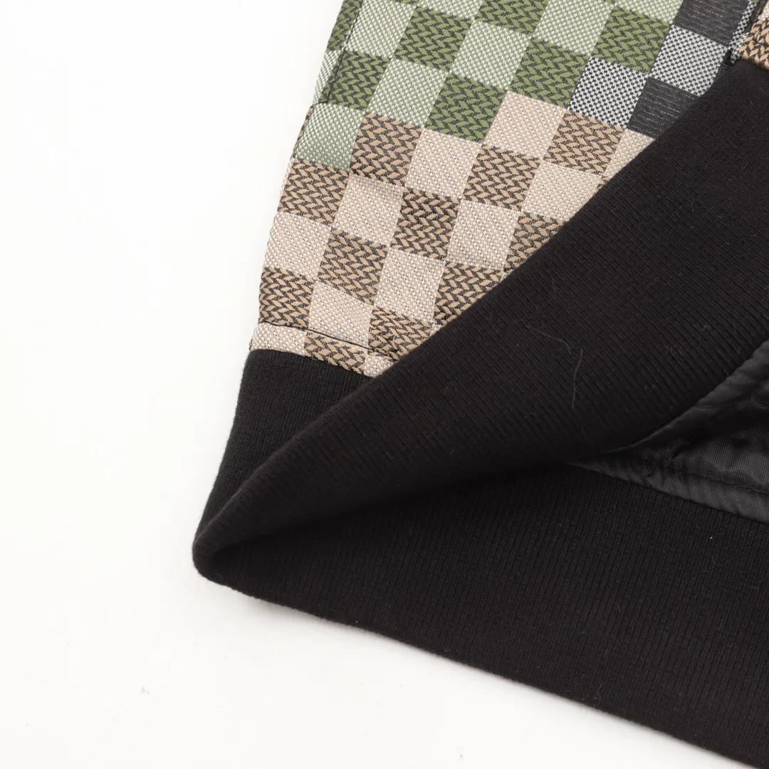 🅿️550 Louis Vuitton/Louis Vuitton checkerboard flight jacket is particularly popular this year. Baseball jackets are available at all levels of the market (you must compare the details). The most powerful quality control. Production and research on flight jackets for 7 years. Exquisite details. With it, you are the most beautiful boy in the universe. The lacquered full-surface four-button buckle (button with LOGO), and the fabric customization took more than a month. It is not ready-made on the market. It is made of wool blend, custom-woven and dyed. It has high color fastness. It is recommended to hand wash or dry clean it for the first time. "Knitted rib custom-woven at the hem", the lining is made of silky and delicate cupro fiber material, which can be worn directly against the body. It is extremely comfortable, a heavy-weight item, purchase version! Size：XS-L